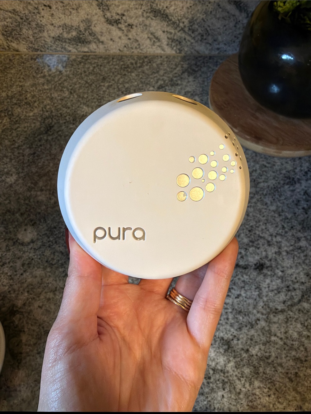 Pura White Smart Fragrance Diffuser